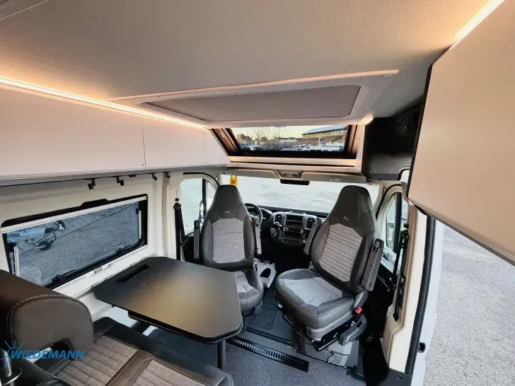 Sicht vorne-hinten Adria Twin Sports 640 SGX * Solar * Pop UP * Hubbett *26