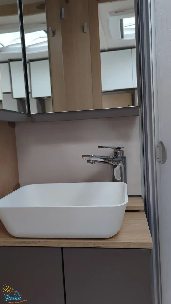 Toilette LMC Tourer Lift H 664 G 170 PS / Schalter, 520 - 3068