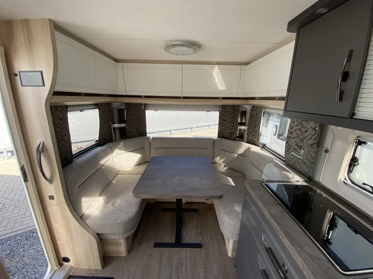 Fahrzeugbild Hobby De Luxe 460 UFe #5