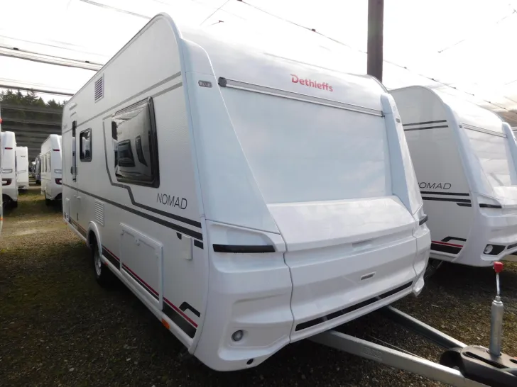 Fahrzeugbild Dethleffs Nomad 490 EST Backofen, Heckbad mit Dusche #1