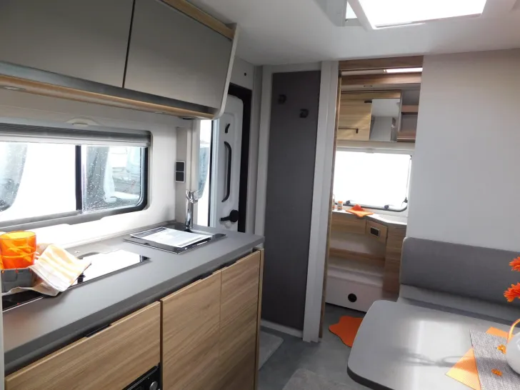 Fahrzeugbild Dethleffs Nomad 490 EST Backofen, Heckbad mit Dusche #8