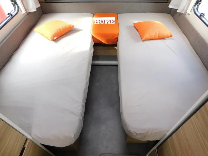 Fahrzeugbild Dethleffs Nomad 490 EST Backofen, Heckbad mit Dusche #11