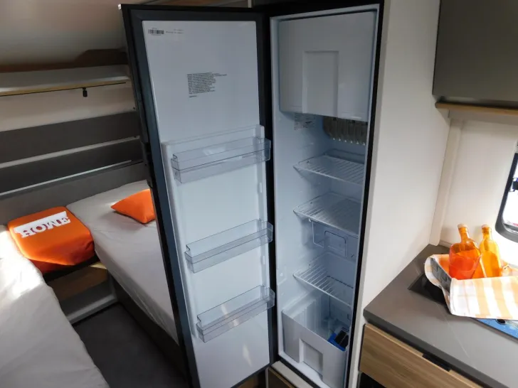 Fahrzeugbild Dethleffs Nomad 490 EST Backofen, Heckbad mit Dusche #12