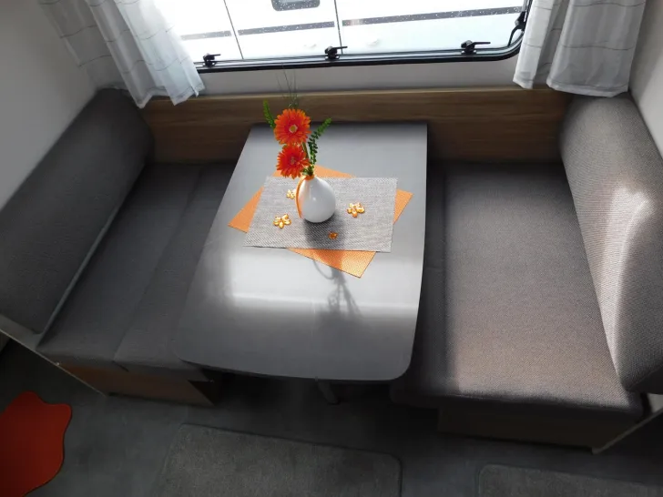 Fahrzeugbild Dethleffs Nomad 490 EST Backofen, Heckbad mit Dusche #14