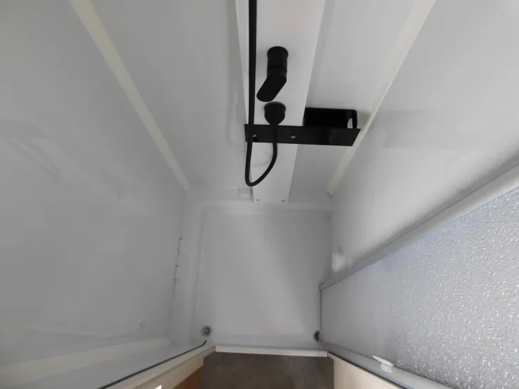 Fahrzeugbild Dethleffs Nomad 490 EST Backofen, Heckbad mit Dusche #17