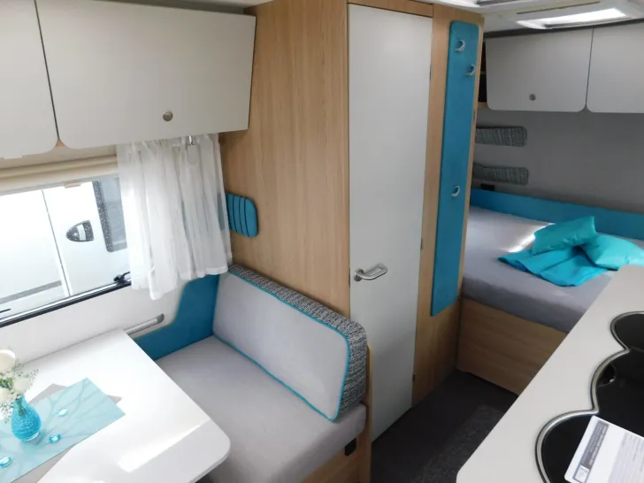 Fahrzeugbild Dethleffs Aero 410 QS Duschpaket, Stauklappe links, 1700Kg #7