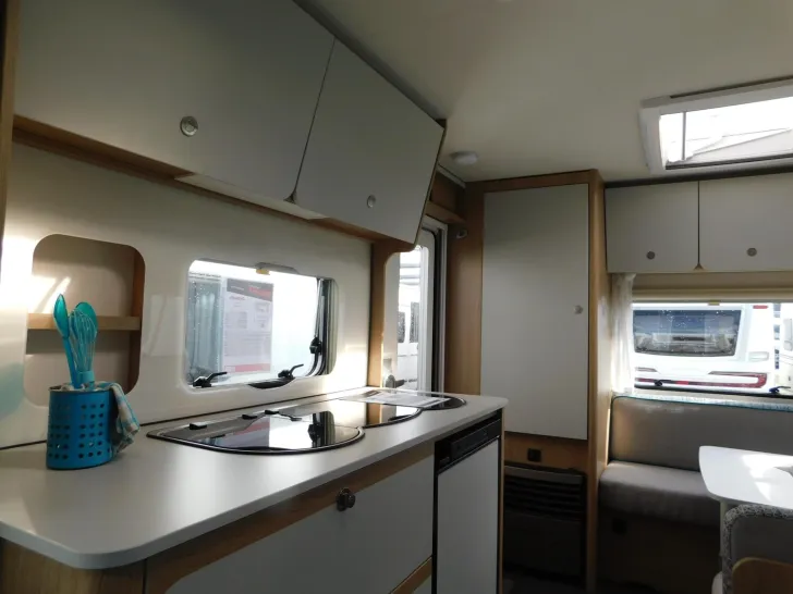 Fahrzeugbild Dethleffs Aero 410 QS Duschpaket, Stauklappe links, 1700Kg #9