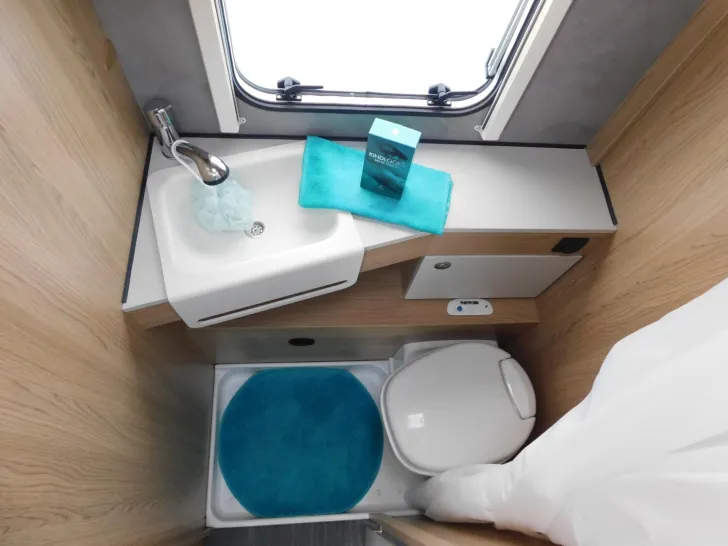 Fahrzeugbild Dethleffs Aero 410 QS Duschpaket, Stauklappe links, 1700Kg #14