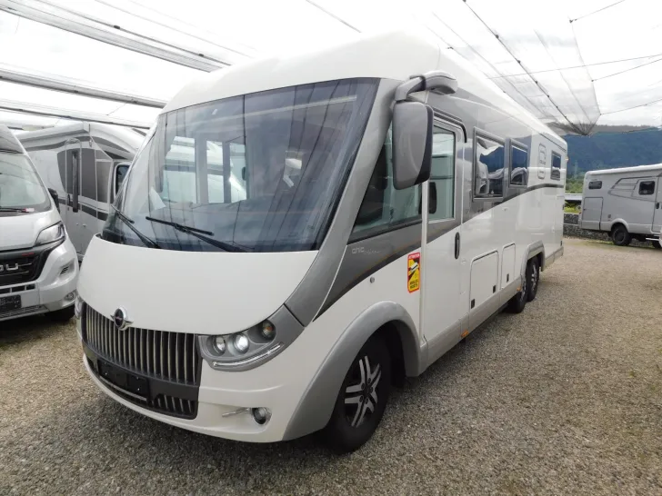 Fahrzeugbild Carthago chic c-line I 6.2 XL QB E+P Stützen, Luftfeder #4