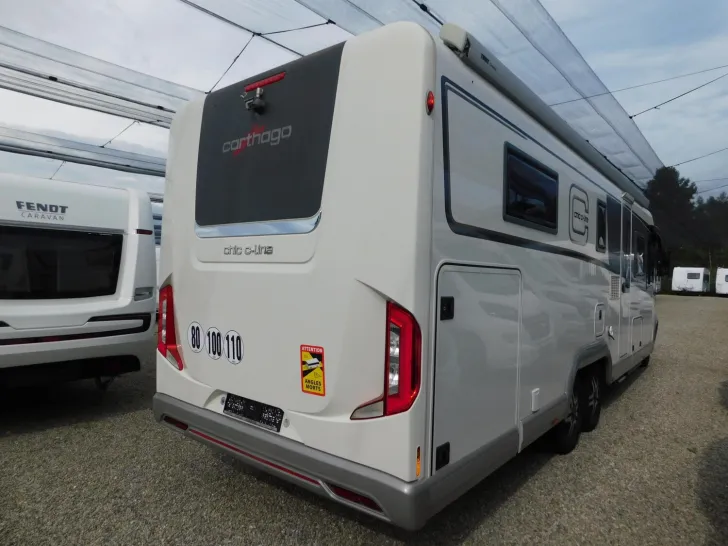 Fahrzeugbild Carthago chic c-line I 6.2 XL QB E+P Stützen, Luftfeder #5