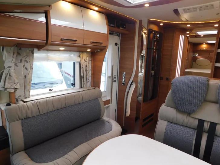 Fahrzeugbild Carthago chic c-line I 6.2 XL QB E+P Stützen, Luftfeder #10