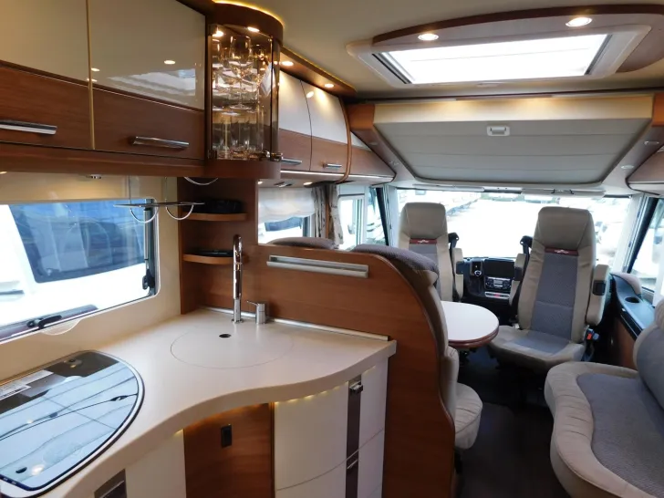 Fahrzeugbild Carthago chic c-line I 6.2 XL QB E+P Stützen, Luftfeder #11