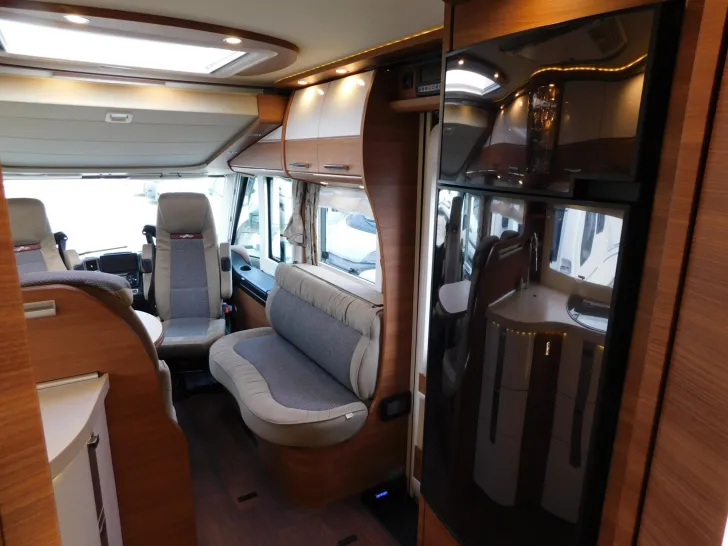 Fahrzeugbild Carthago chic c-line I 6.2 XL QB E+P Stützen, Luftfeder #12