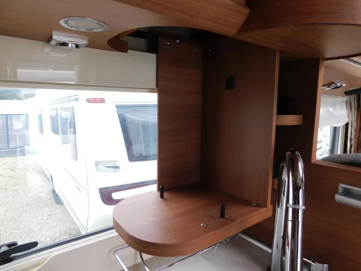 Fahrzeugbild Carthago chic c-line I 6.2 XL QB E+P Stützen, Luftfeder #13