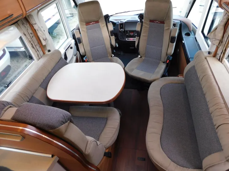 Fahrzeugbild Carthago chic c-line I 6.2 XL QB E+P Stützen, Luftfeder #14