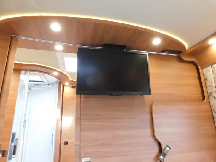 Fahrzeugbild Carthago chic c-line I 6.2 XL QB E+P Stützen, Luftfeder #20