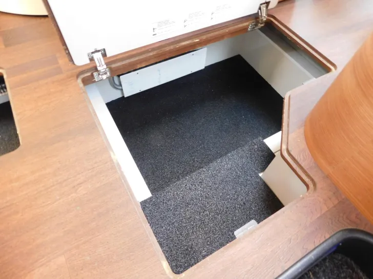 Fahrzeugbild Carthago chic c-line I 6.2 XL QB E+P Stützen, Luftfeder #21