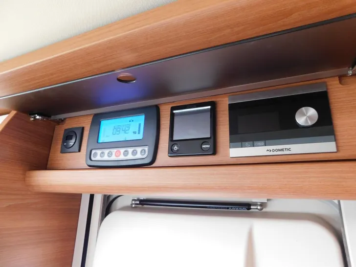 Fahrzeugbild Carthago chic c-line I 6.2 XL QB E+P Stützen, Luftfeder #24