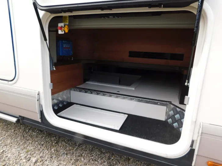 Fahrzeugbild Carthago chic c-line I 6.2 XL QB E+P Stützen, Luftfeder #25