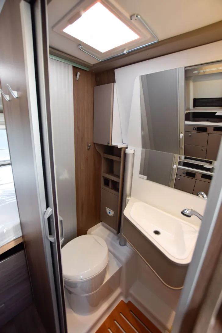 Fahrzeugbild Carado CV600 PRO+*Automatik*Schwenkbad* #10