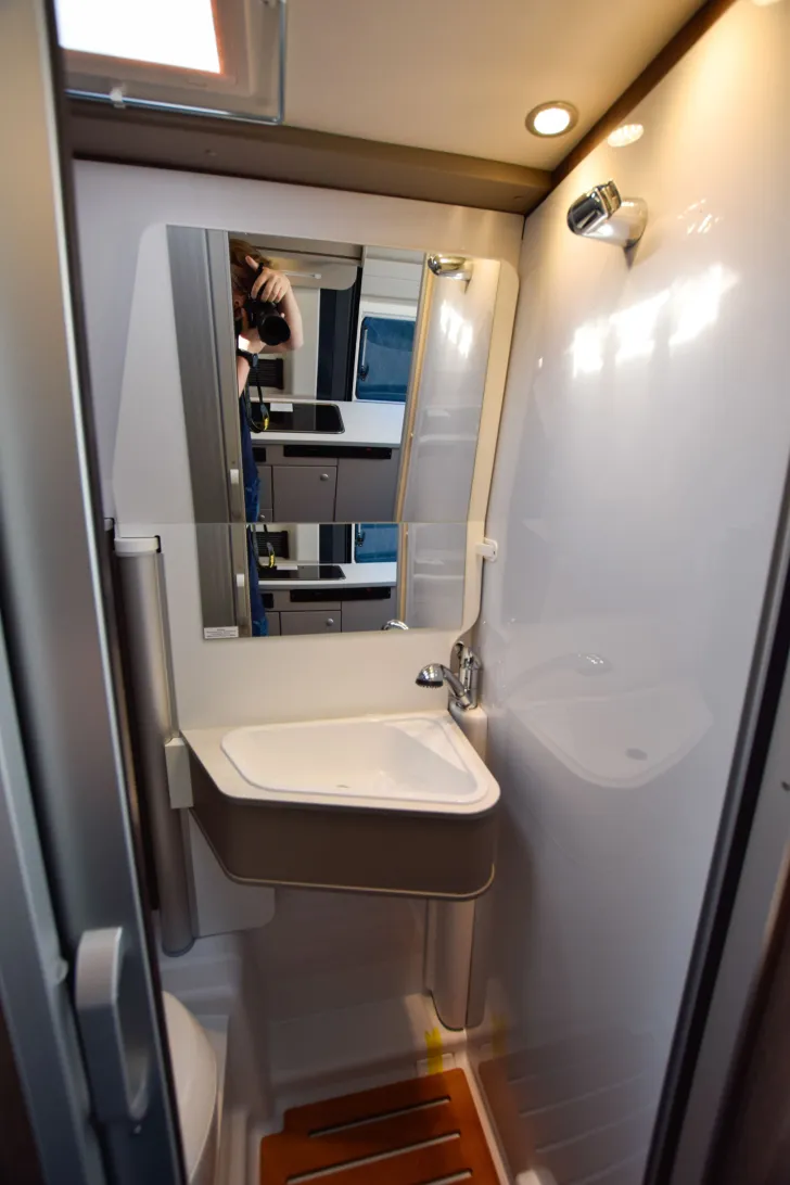 Fahrzeugbild Carado CV600 PRO+*Automatik*Schwenkbad* #11