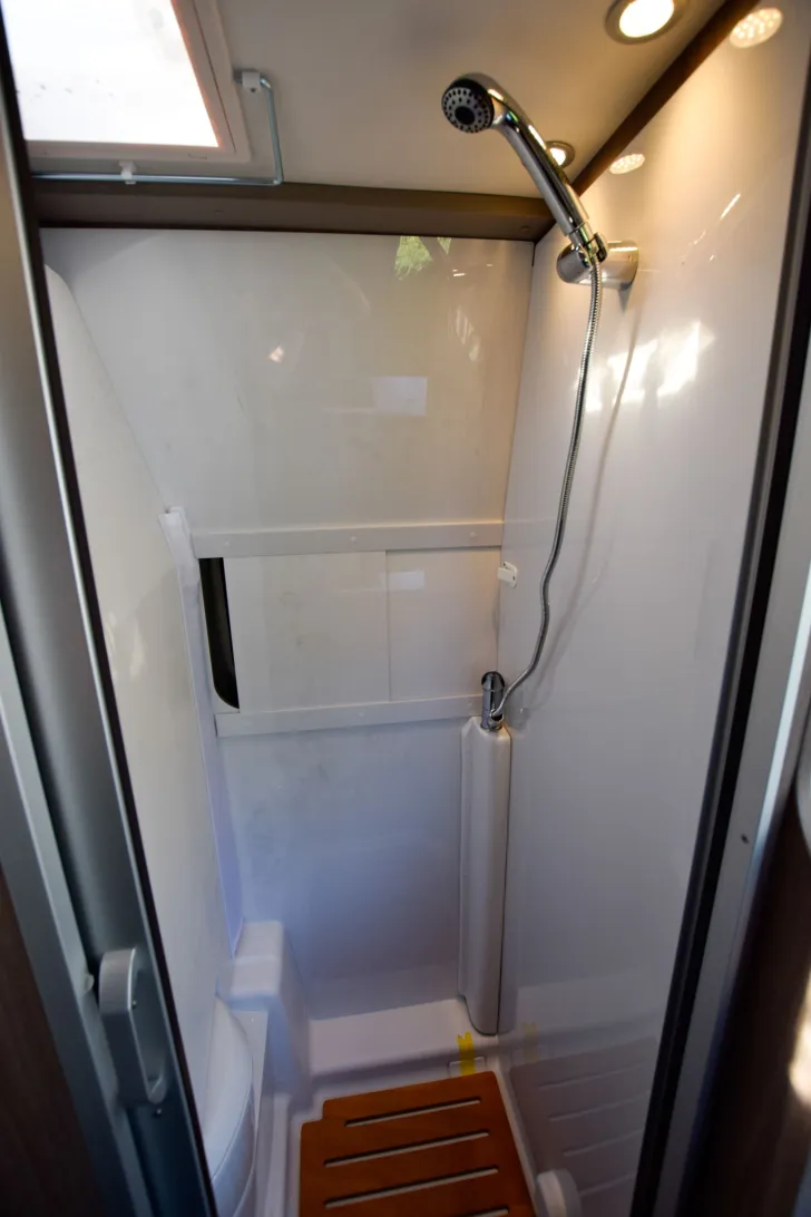 Fahrzeugbild Carado CV600 PRO+*Automatik*Schwenkbad* #12