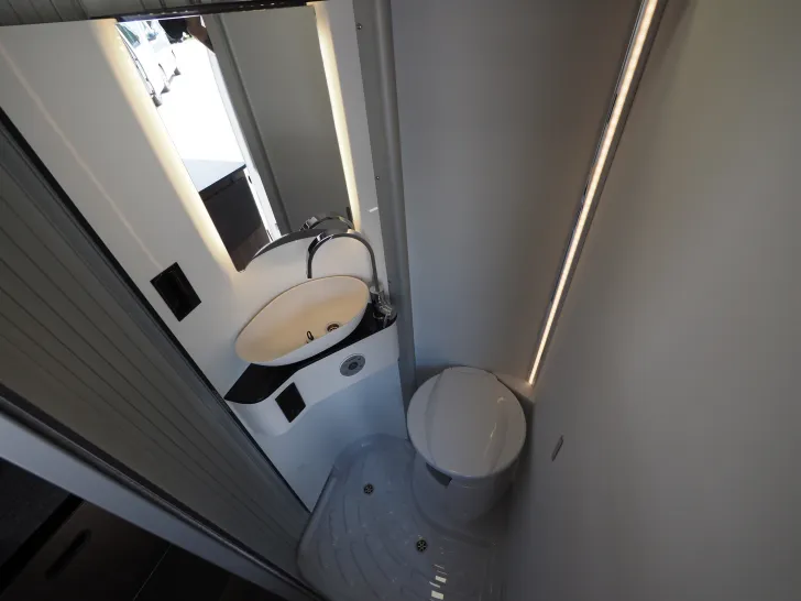 Fahrzeugbild Pössl Summit 600 L Elegance Shine, Aufstelldach uvm #24