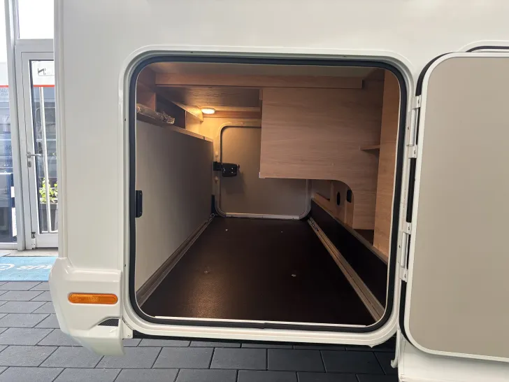Heckgarage Knaus L!VE TI 650 MEG Platinum Selection LIVE Niedrigbetten ACC L-Sitz