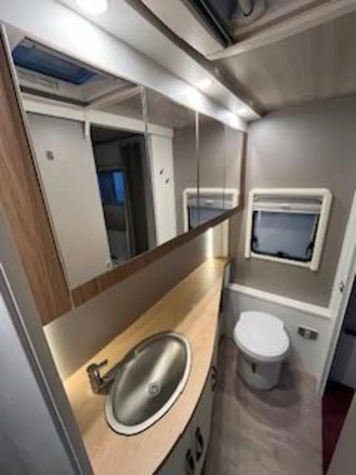 Fahrzeugbild Hymer Eriba Eriba Nova 590 Neuwertig - Mover - Klima u.v.m. #13