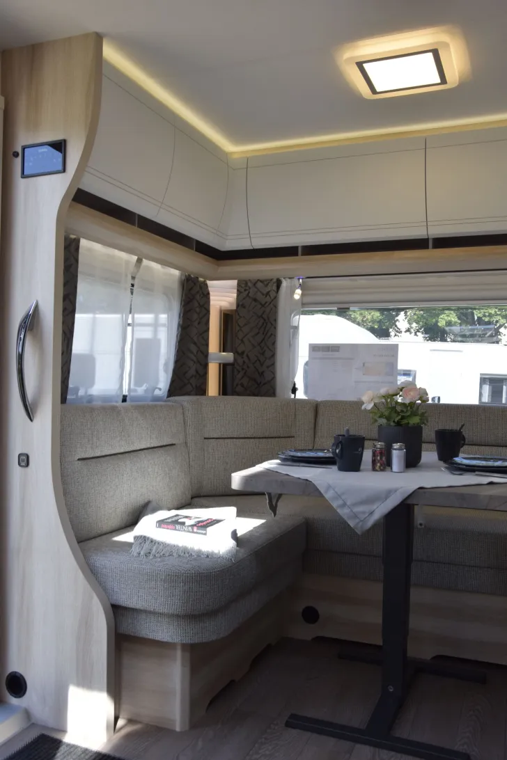 Fahrzeugbild Hobby De Luxe 460 UFe #7