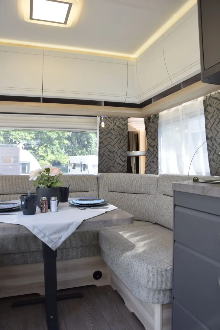 Fahrzeugbild Hobby De Luxe 460 UFe #8