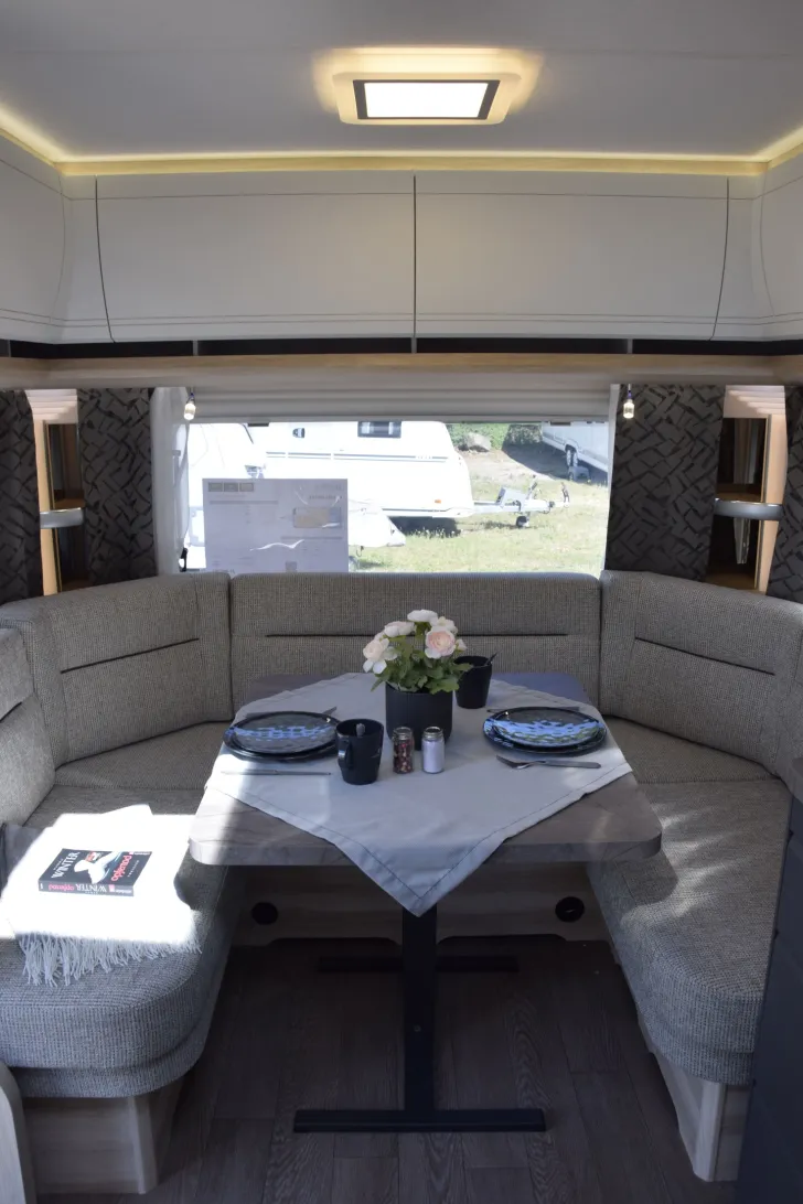 Fahrzeugbild Hobby De Luxe 460 UFe #12