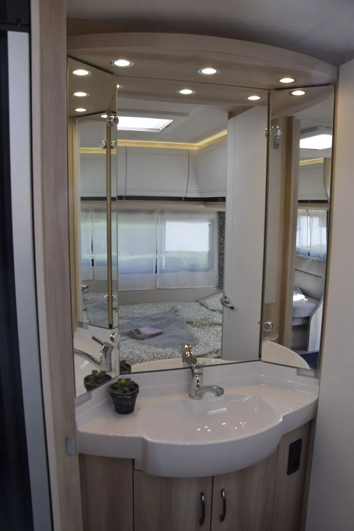 Fahrzeugbild Hobby De Luxe 460 UFe #24