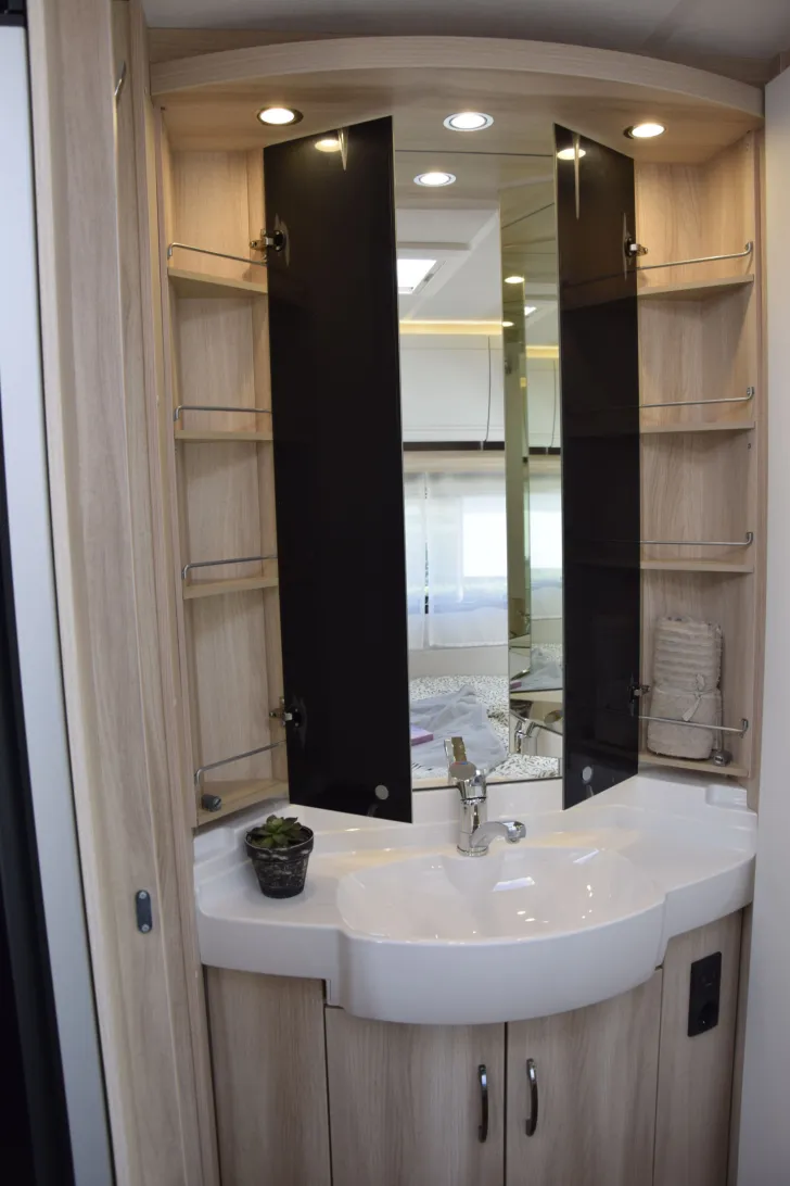 Fahrzeugbild Hobby De Luxe 460 UFe #25