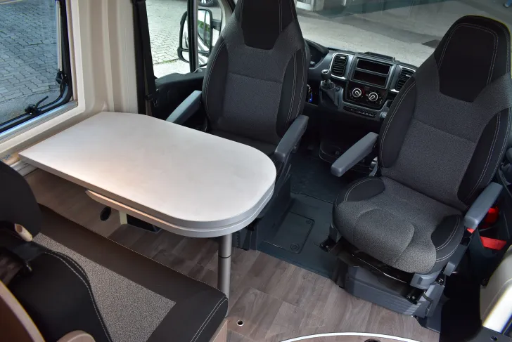 Fahrzeugbild Carado CV 600 16 Zoll Alu, Lederlenkrad #9