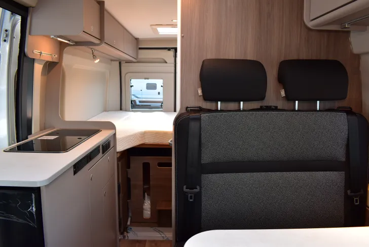 Fahrzeugbild Carado CV 602 pro Längsbetten, Dieselheizung #11