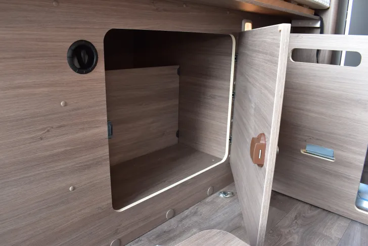 Fahrzeugbild Carado CV 602 pro Längsbetten, Dieselheizung #34