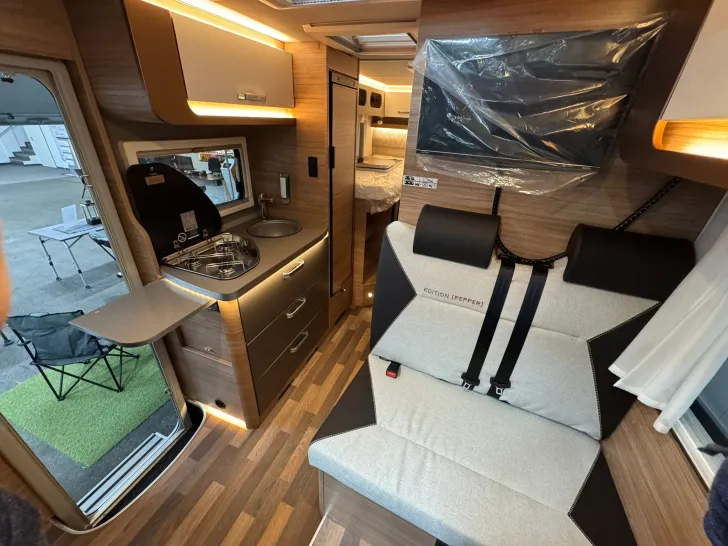 Fahrzeugbild Weinsberg CaraCompact 640 MEG EDITION [PEPPER] Sofort verfügbar #16