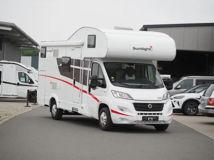 Fahrzeugbild Sunlight A68, Markise, 6 Sitz & Schlafplätze, Radtr., #2