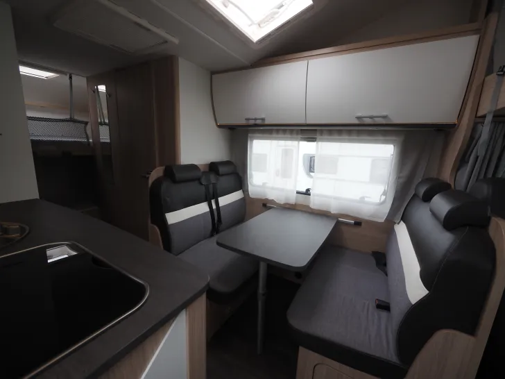 Fahrzeugbild Sunlight A68, Markise, 6 Sitz & Schlafplätze, Radtr., #8