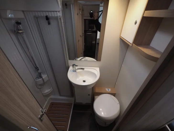 Fahrzeugbild Sunlight A68, Markise, 6 Sitz & Schlafplätze, Radtr., #19