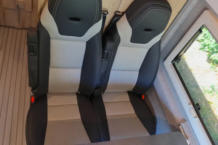 Fahrzeugbild Clever SELECT LINE Celebration 600 Pilotensitzbank #5