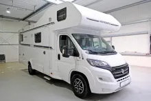 Fahrzeugbild Weinsberg CaraHome 700 DG/1.Hand/Festbett/Garage/Klima #1