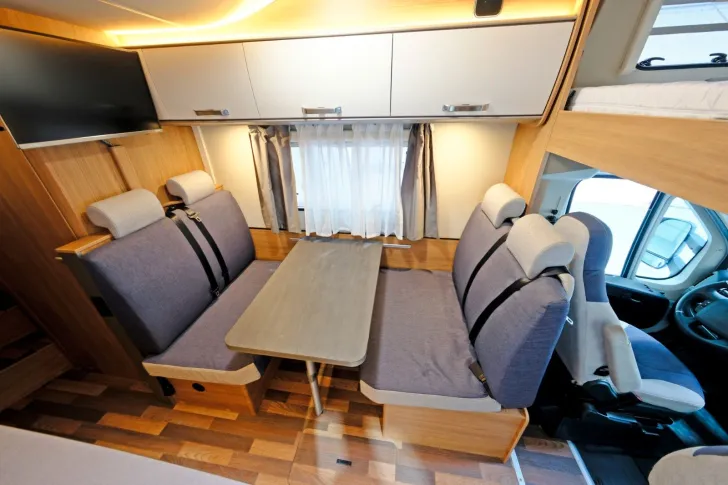 Fahrzeugbild Weinsberg CaraHome 700 DG/1.Hand/Festbett/Garage/Klima #8