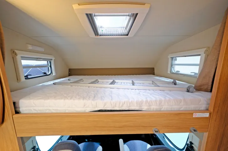 Fahrzeugbild Weinsberg CaraHome 700 DG/1.Hand/Festbett/Garage/Klima #10