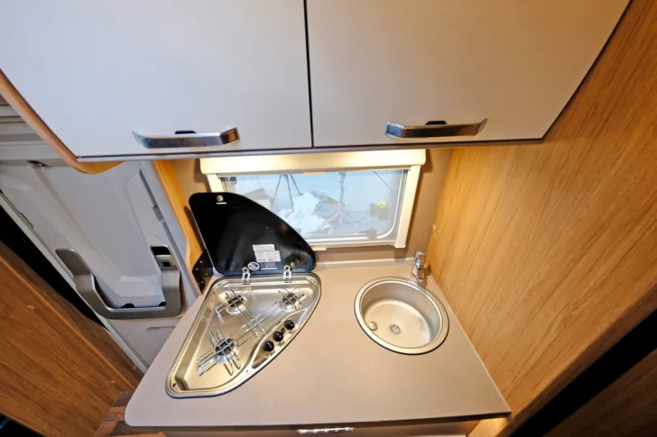 Fahrzeugbild Weinsberg CaraHome 700 DG/1.Hand/Festbett/Garage/Klima #11