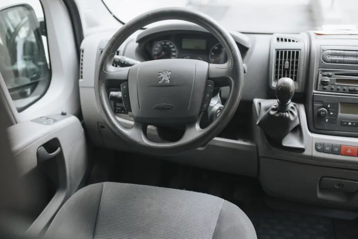 Fahrzeugbild Peugeot Boxer 330 #2