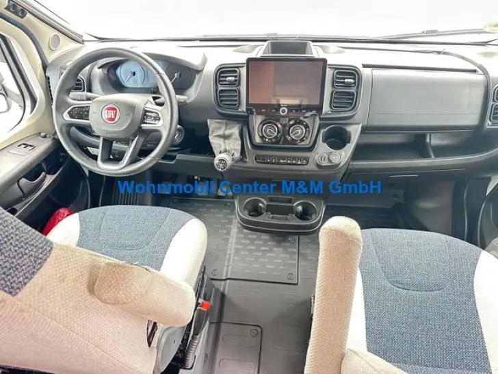 Fahrzeugbild Weinsberg CaraHome 550 MG Modell 2024 Markise Styling #2