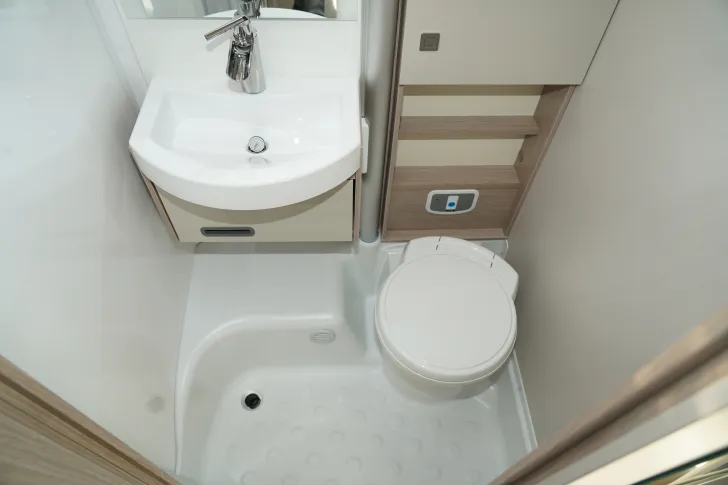 Fahrzeugbild Bürstner Lineo T 690 G (24) Navi, SAT, TV, 155 PS #17