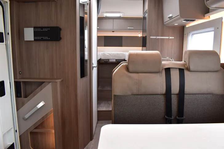 Fahrzeugbild Carado T 328 Hubbett, 5 Betten u. Sitze #9